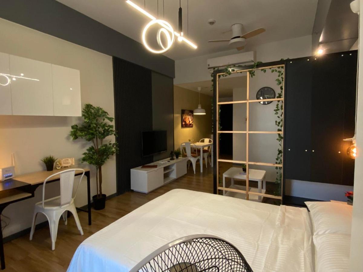 81 Newport C5 10I Balcony & Pool Across Naia T3 Pasay Exterior foto