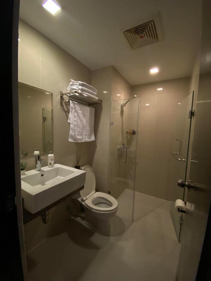 81 Newport C5 10I Balcony & Pool Across Naia T3 Pasay Exterior foto