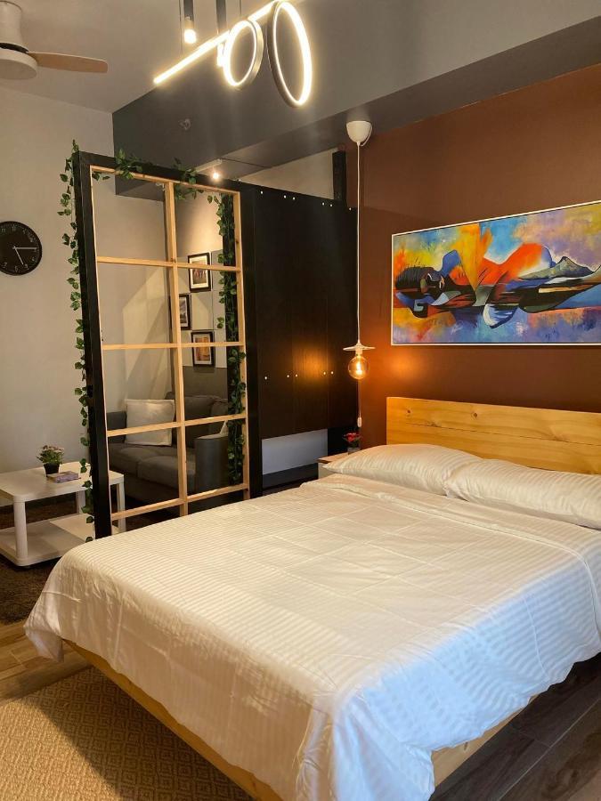 81 Newport C5 10I Balcony & Pool Across Naia T3 Pasay Exterior foto