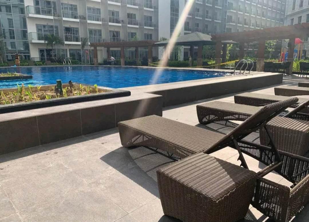 81 Newport C5 10I Balcony & Pool Across Naia T3 Pasay Exterior foto