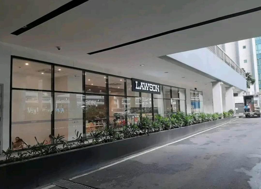 81 Newport C5 10I Balcony & Pool Across Naia T3 Pasay Exterior foto