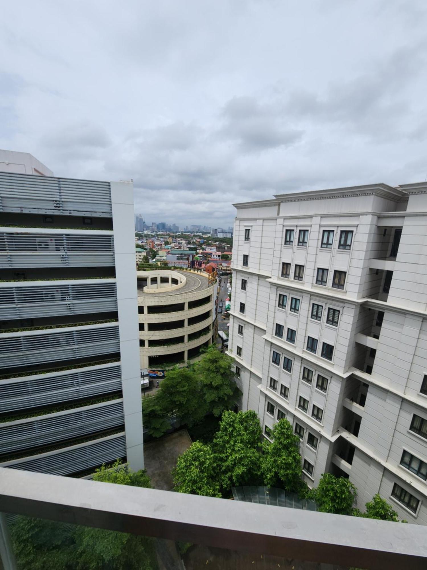 81 Newport C5 10I Balcony & Pool Across Naia T3 Pasay Exterior foto