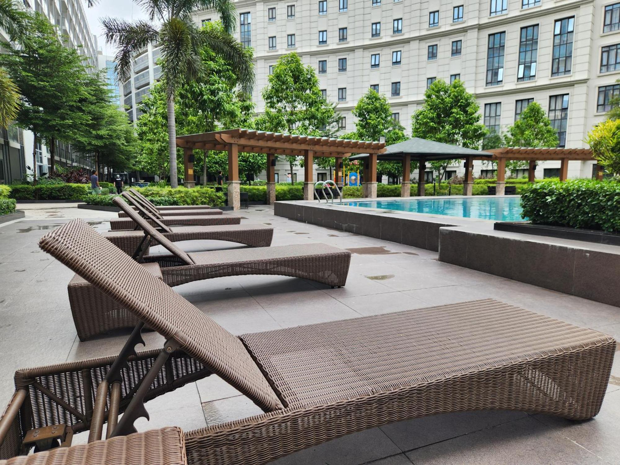 81 Newport C5 10I Balcony & Pool Across Naia T3 Pasay Exterior foto